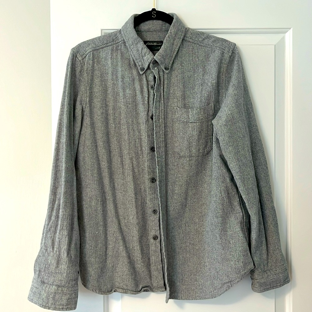 Men’s gray Eddie Bauer button down shirt. Size M
